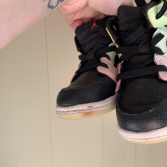 Nike Air Jordan 1 Mid SE Glow in the Dark Toddler Sneakers 7c - Picture 3 of 8